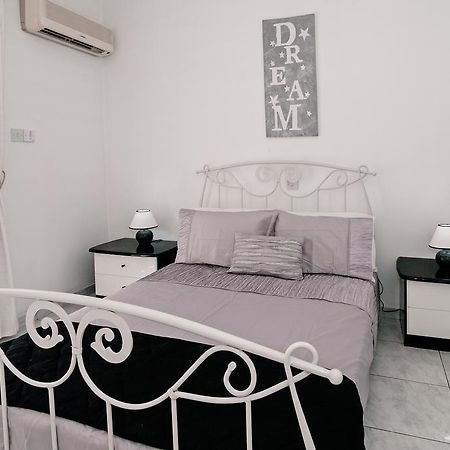 Sue'S Apartment Пафос Экстерьер фото