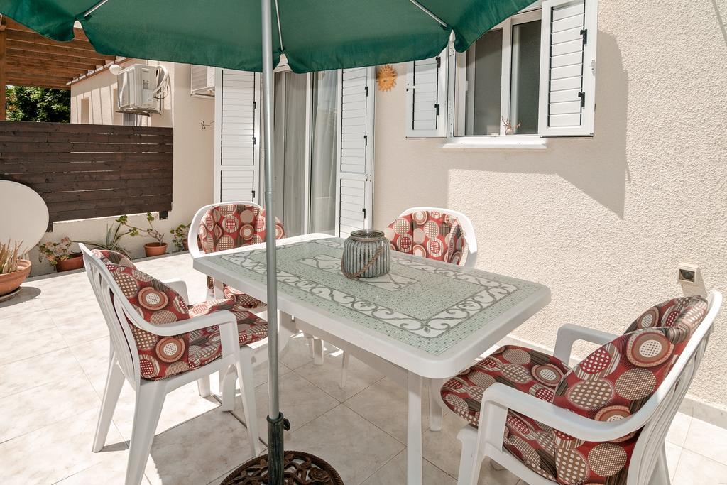 Sue'S Apartment Пафос Экстерьер фото