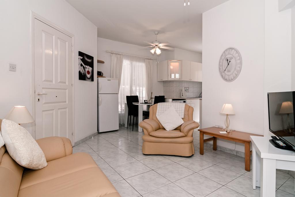 Sue'S Apartment Пафос Экстерьер фото
